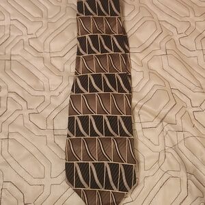 Men's Brown Patterned Necktie - Classic Geometric Style - 100% Silk